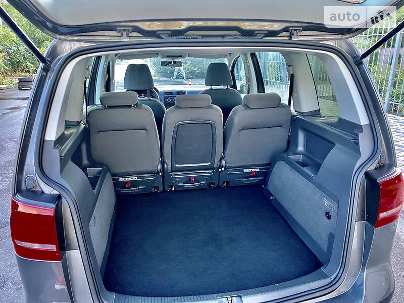 Мінівен Volkswagen Touran 2013 в Києві