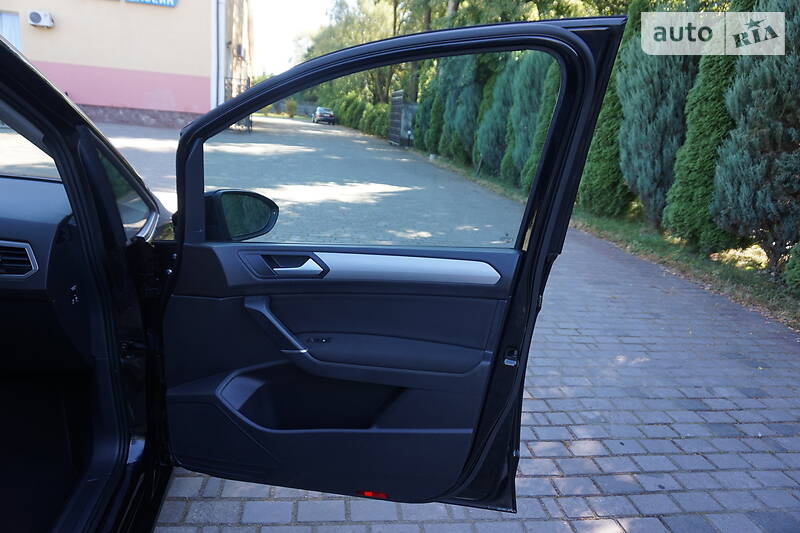 Універсал Volkswagen Touran 2016 в Самборі