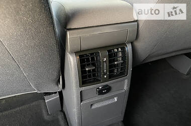 Мінівен Volkswagen Touran 2011 в 