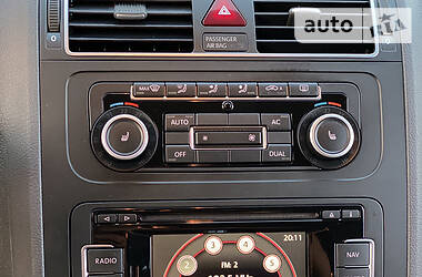 Мінівен Volkswagen Touran 2011 в 