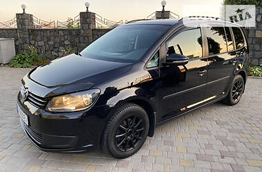 Мінівен Volkswagen Touran 2011 в 