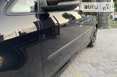 Мінівен Volkswagen Touran 2011 в 