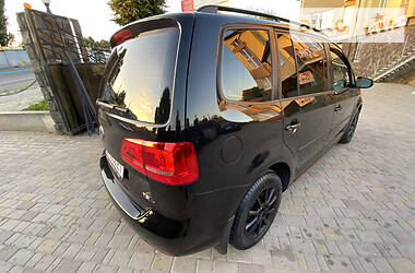 Мінівен Volkswagen Touran 2011 в 