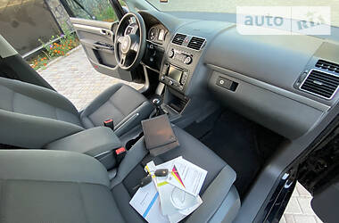 Мінівен Volkswagen Touran 2011 в 