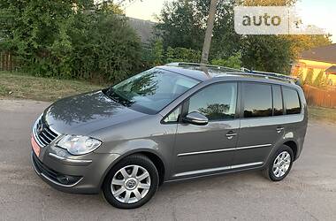Мінівен Volkswagen Touran 2010 в 