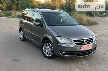 Мінівен Volkswagen Touran 2010 в 