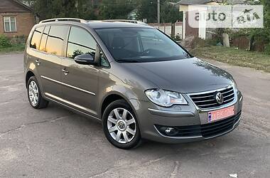 Мінівен Volkswagen Touran 2010 в 