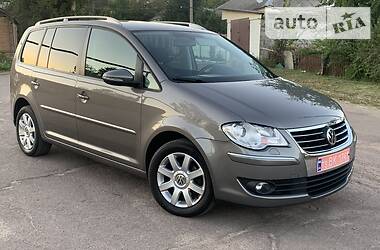 Мінівен Volkswagen Touran 2010 в 