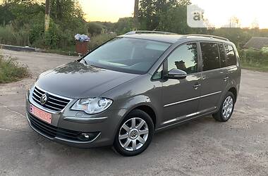 Мінівен Volkswagen Touran 2010 в 