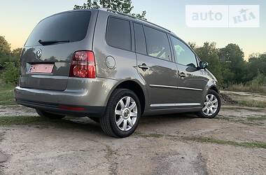 Мінівен Volkswagen Touran 2010 в 