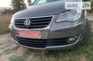 Мінівен Volkswagen Touran 2010 в 