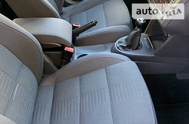 Мінівен Volkswagen Touran 2010 в 