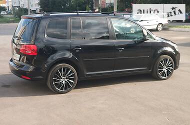 Мінівен Volkswagen Touran 2011 в 