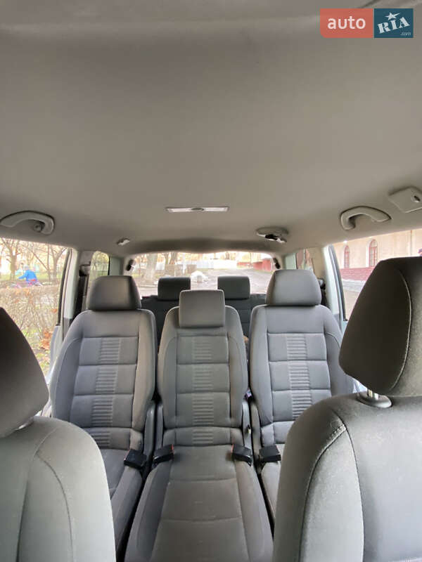 Мінівен Volkswagen Touran 2010 в Калуші