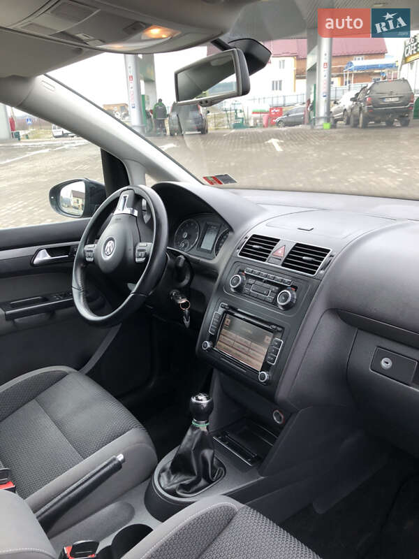 Минивэн Volkswagen Touran 2010 в Каменец-Подольском