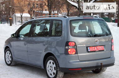 Мінівен Volkswagen Touran 2010 в Рівному