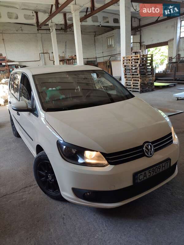 Микровэн Volkswagen Touran 2011 в Черкассах