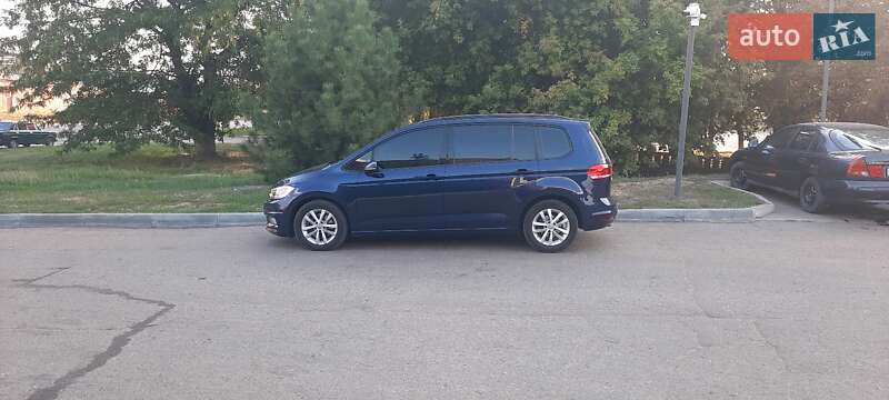 Микровэн Volkswagen Touran 2017 в Кропивницком