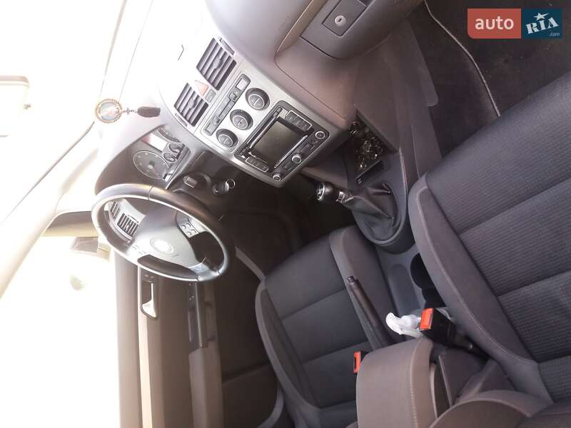 Мінівен Volkswagen Touran 2009 в Києві