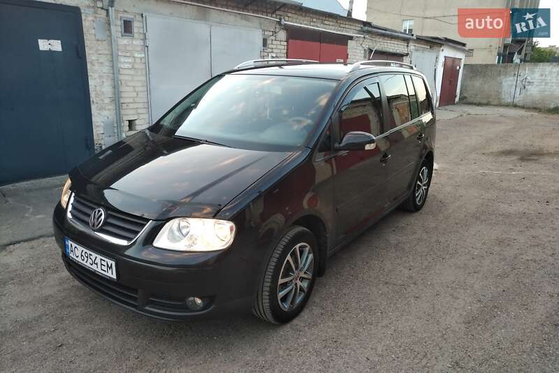 Мінівен Volkswagen Touran 2006 в Луцьку