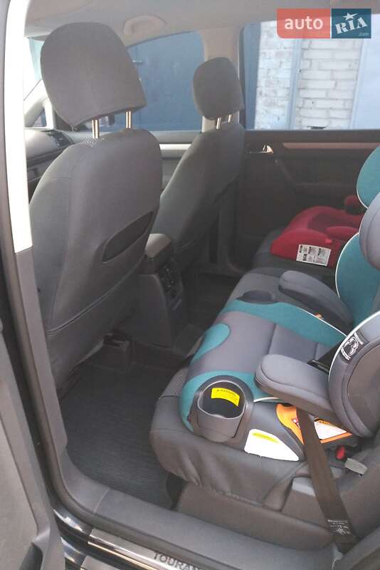 Мінівен Volkswagen Touran 2006 в Луцьку