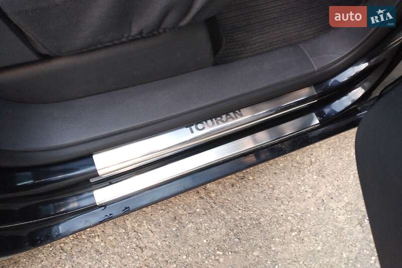 Мінівен Volkswagen Touran 2006 в Луцьку