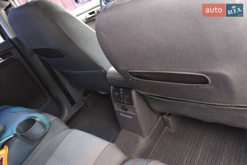 Мінівен Volkswagen Touran 2006 в Луцьку