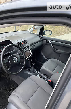 Минивэн Volkswagen Touran 2004 в 
