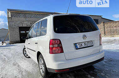 Минивэн Volkswagen Touran 2010 в Кременце