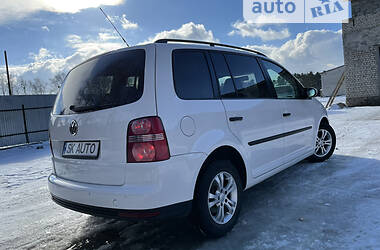 Минивэн Volkswagen Touran 2010 в Кременце