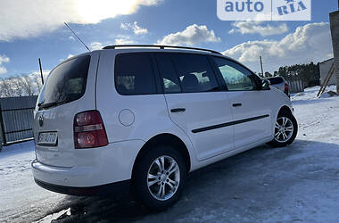 Минивэн Volkswagen Touran 2010 в Кременце