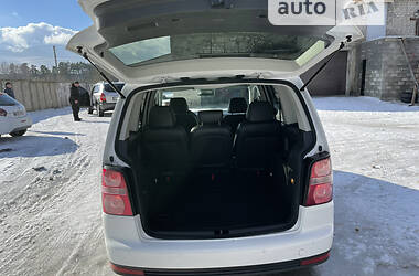 Минивэн Volkswagen Touran 2010 в Кременце