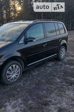 Минивэн Volkswagen Touran 2004 в Сарнах