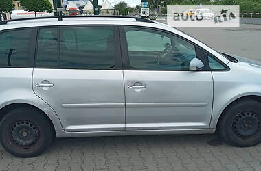 Минивэн Volkswagen Touran 2004 в Черновцах