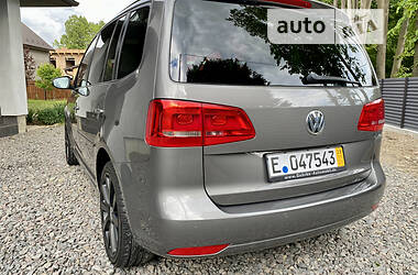 Універсал Volkswagen Touran 2011 в Чернівцях