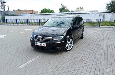 Минивэн Volkswagen Touran 2007 в Нововолынске