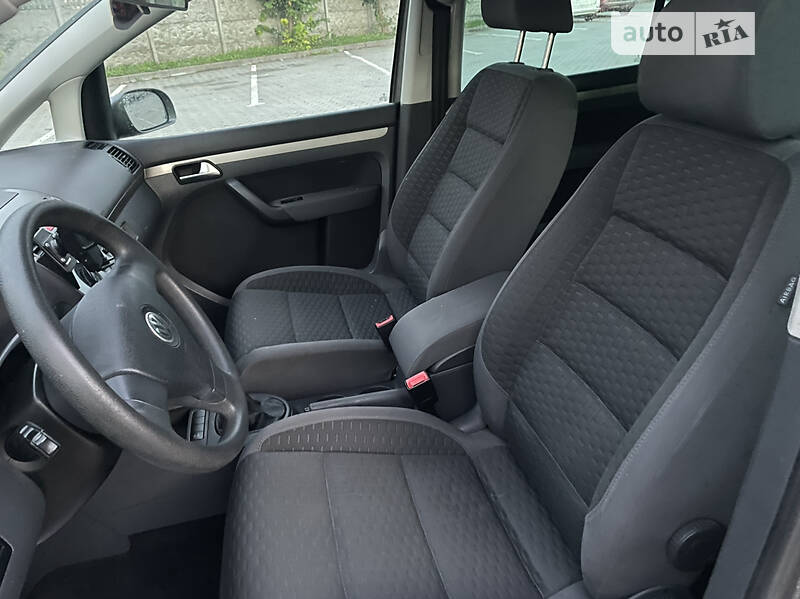 Минивэн Volkswagen Touran 2007 в Городке