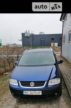 Минивэн Volkswagen Touran 2005 в Городке