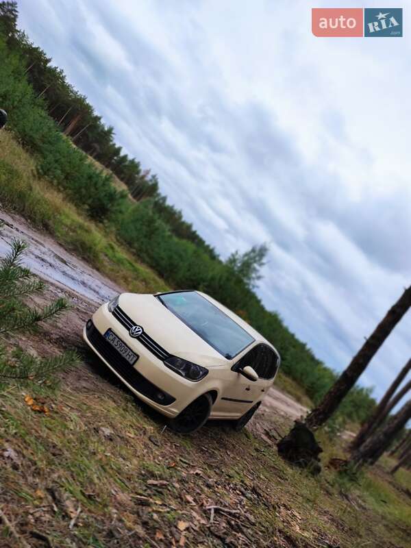 Микровэн Volkswagen Touran 2011 в Черкассах