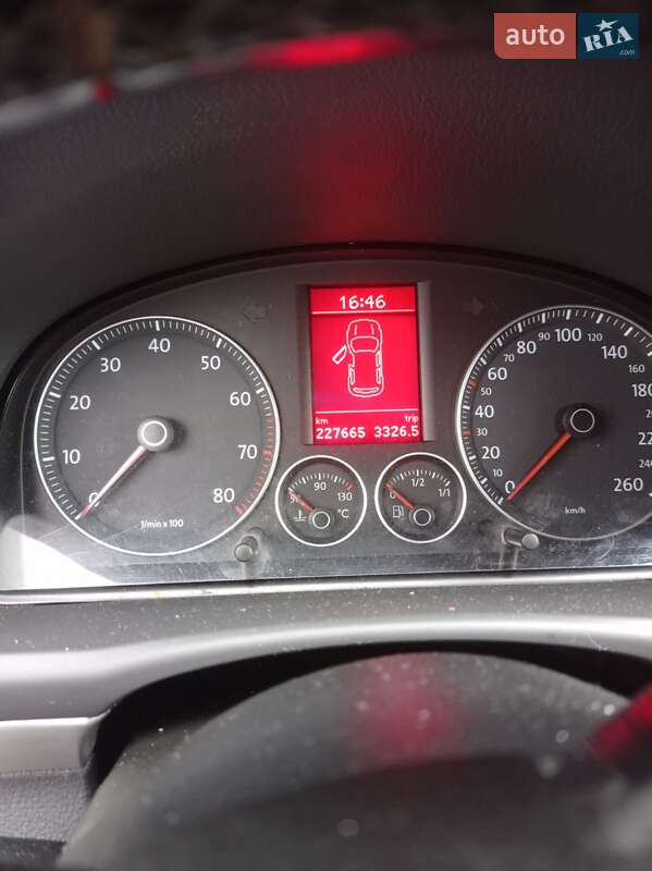 Мінівен Volkswagen Touran 2004 в Сарнах