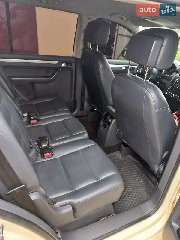 Универсал Volkswagen Touran 2013 в Луцке фото 7 Универсал Volkswagen Touran 2013 в Луцке