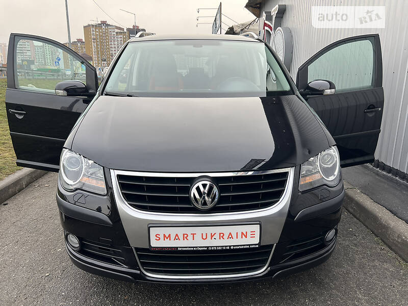 Минивэн Volkswagen Touran 2008 в Киеве
