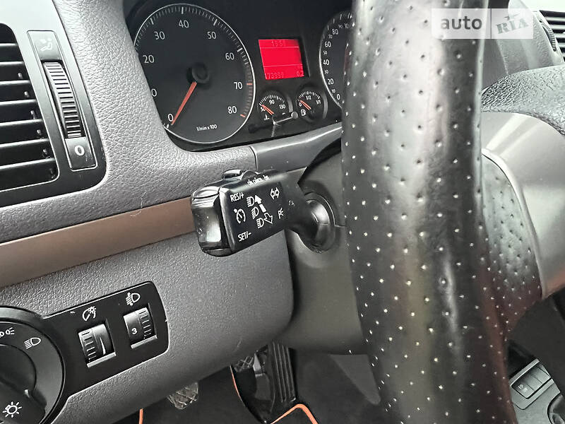 Минивэн Volkswagen Touran 2008 в Киеве