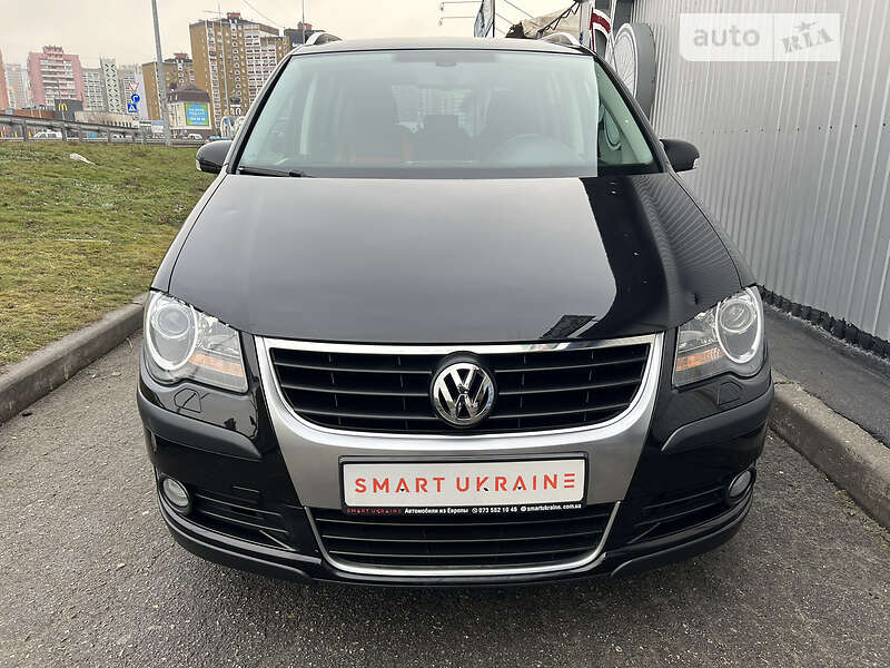 Минивэн Volkswagen Touran 2008 в Киеве