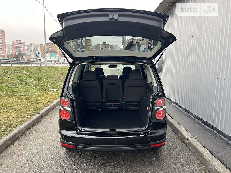 Минивэн Volkswagen Touran 2008 в Киеве