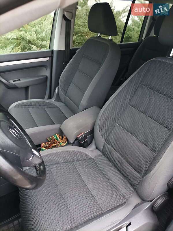 Минивэн Volkswagen Touran 2010 в Киеве фото 5 Минивэн Volkswagen Touran 2010 в Киеве