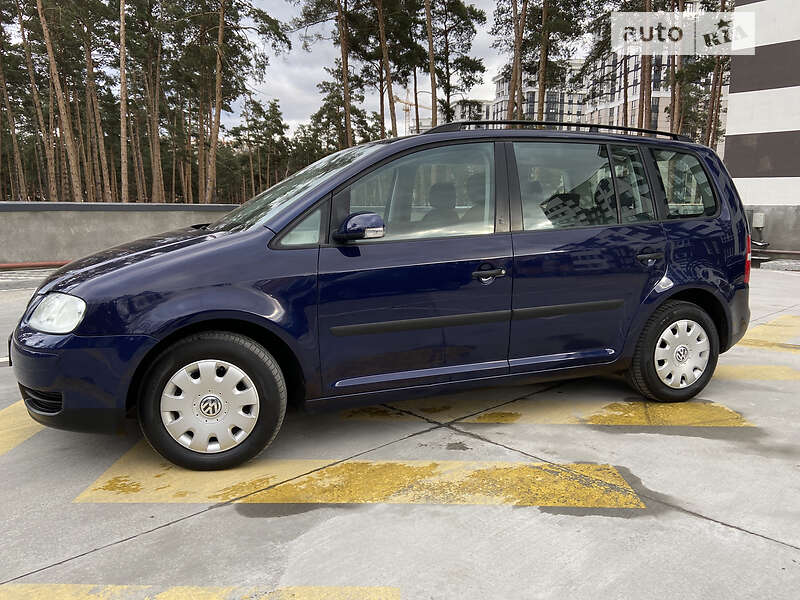 Минивэн Volkswagen Touran 2006 в Киеве