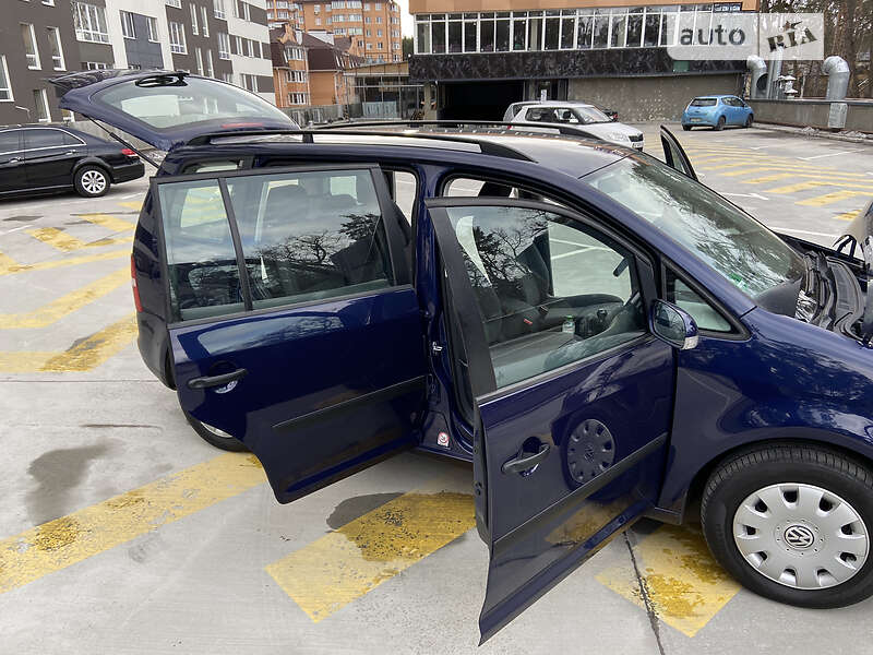 Минивэн Volkswagen Touran 2006 в Киеве