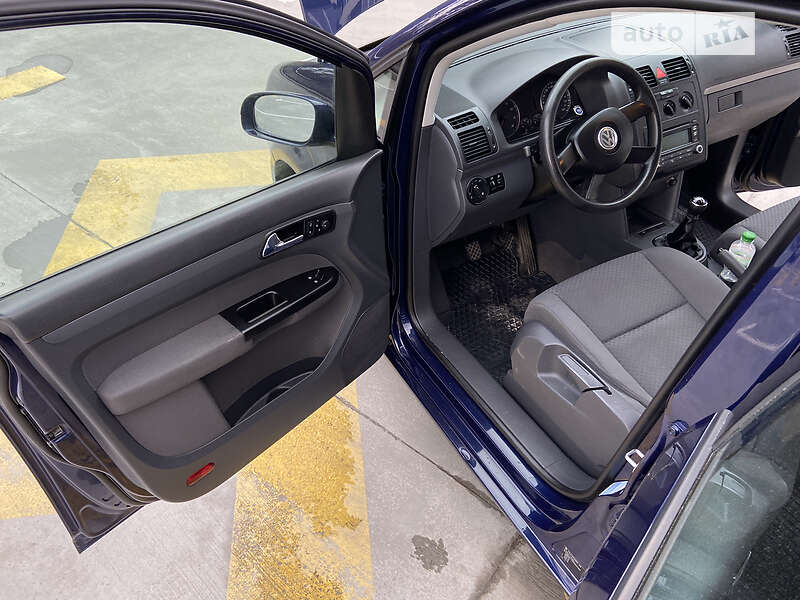 Минивэн Volkswagen Touran 2006 в Киеве