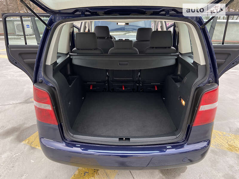 Минивэн Volkswagen Touran 2006 в Киеве
